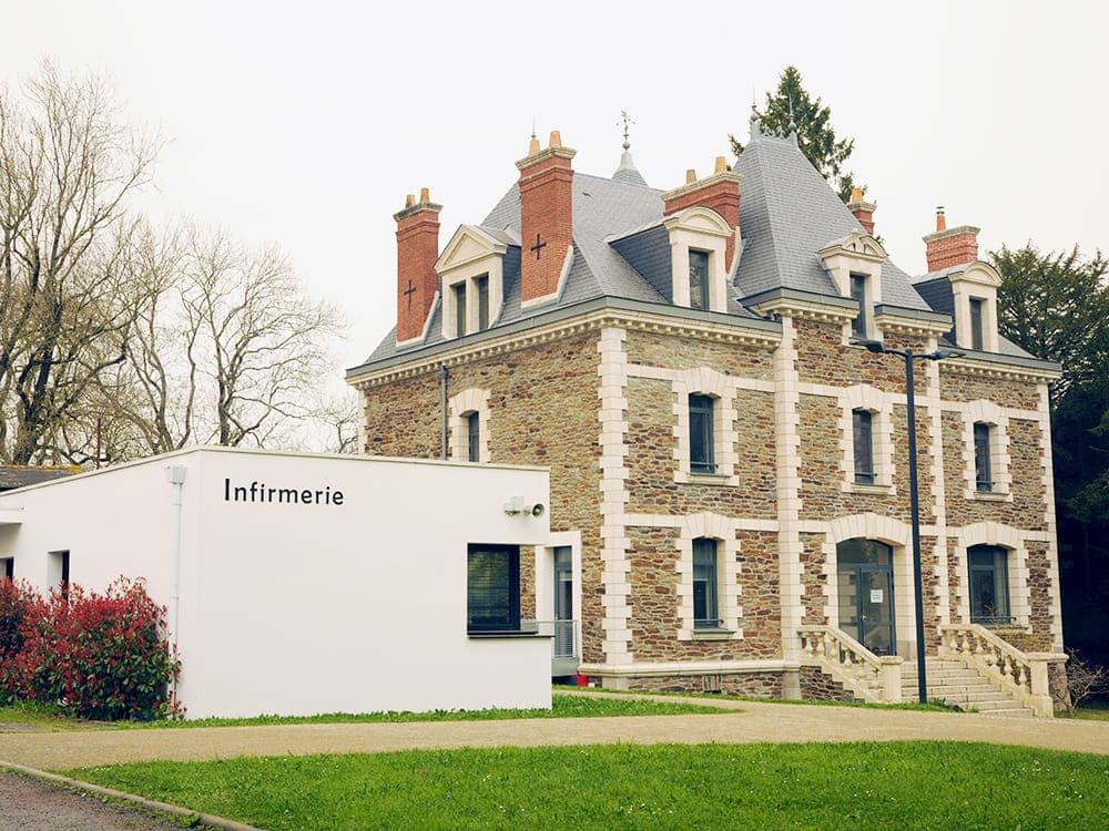 Le Manoir et l'infirmerie