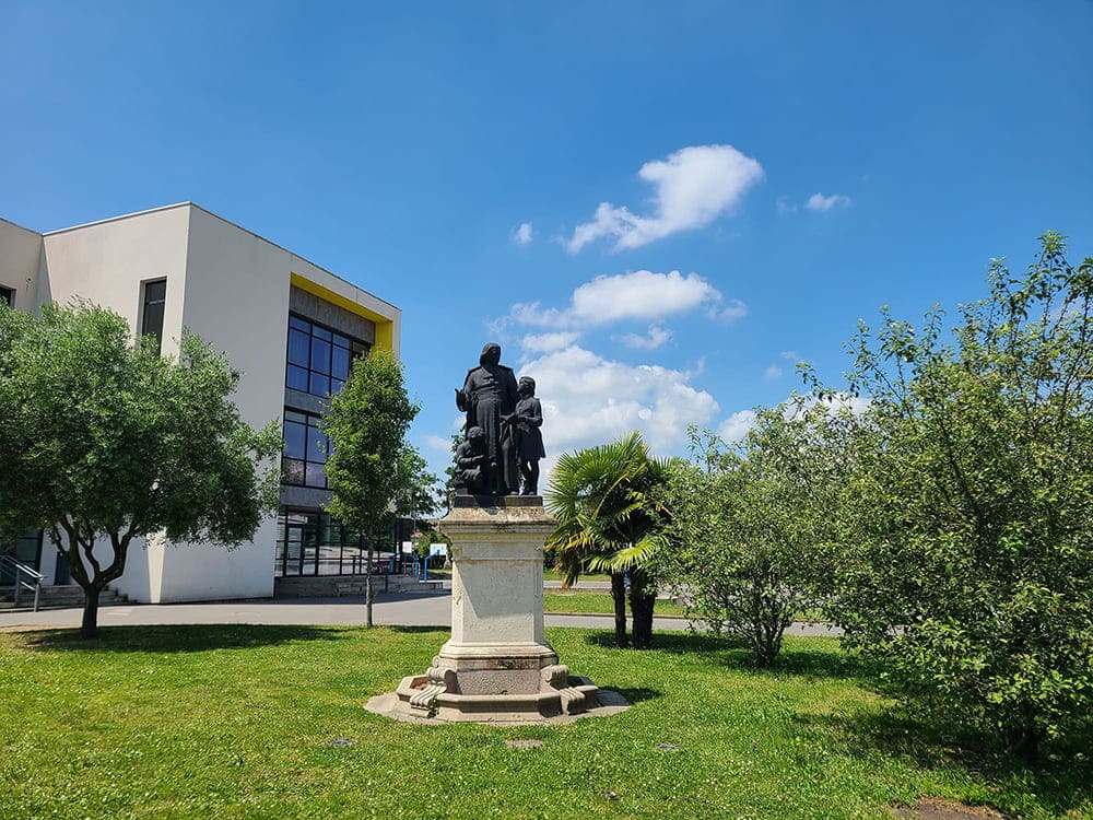 Statue de Saint Jean-Baptiste de Le Salle